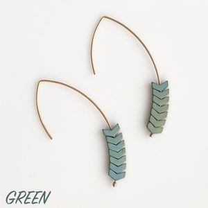 NEW "Merida" Stone Earrings (green)